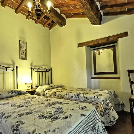 Apartment Vernazzano Basso Sleeps 6 T242205 Tuoro sul Trasimeno